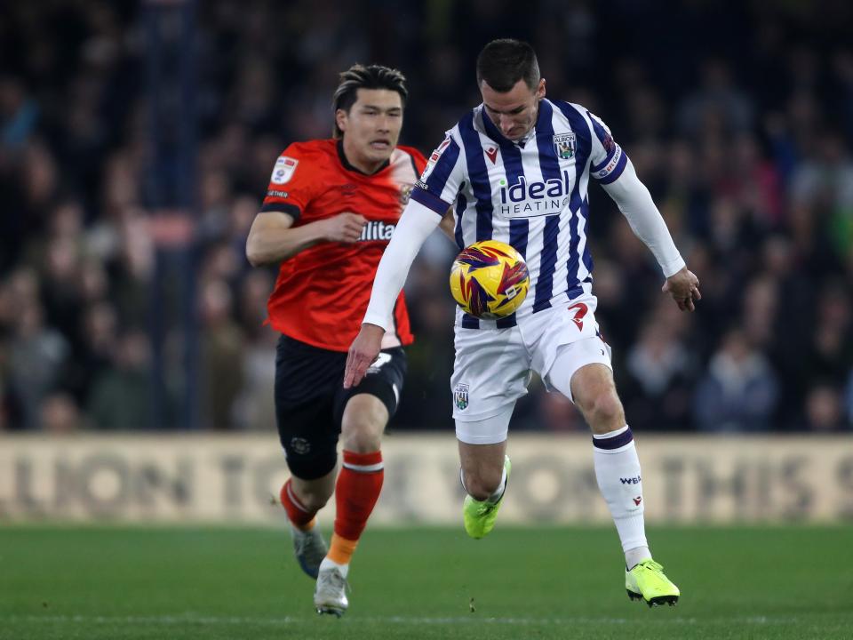 Jed Wallace running with the ball at Luton 