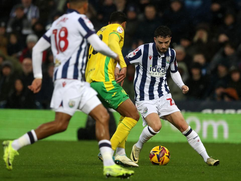 Mikey Johnston in action against Norwich City 