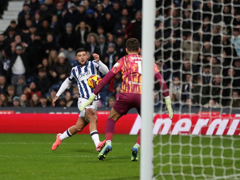 Alex Mowatt in action against Norwich City 