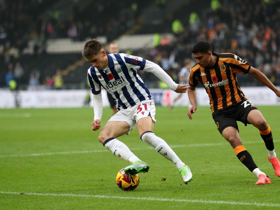 Tom Fellows on the ball against Hull