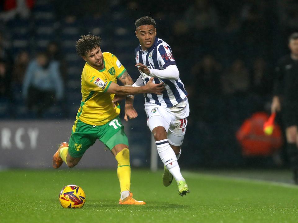 Lewis Dobbin in action against Norwich City 