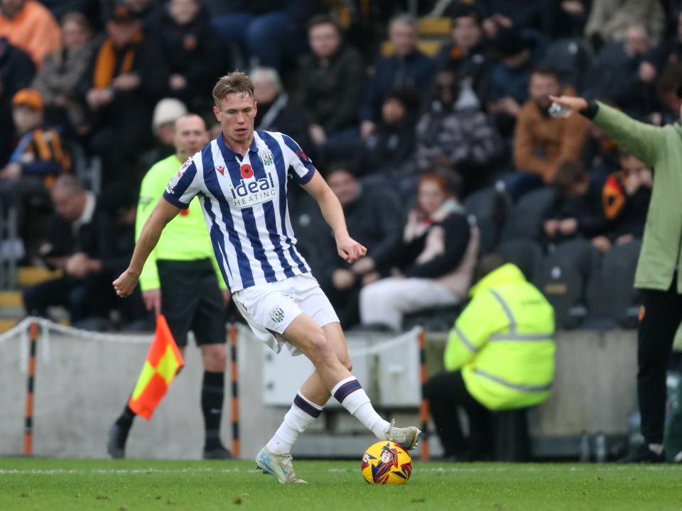 Torbjørn Heggem  on the ball against Hull