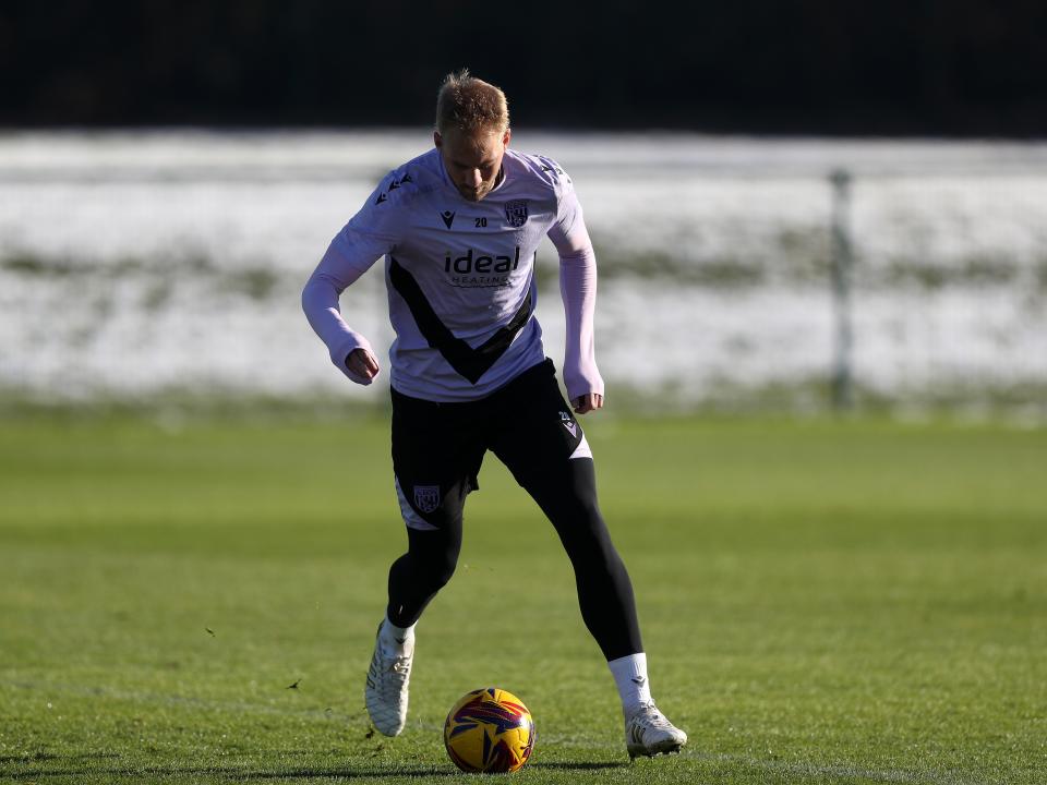 Uroš Račić on the ball during training 