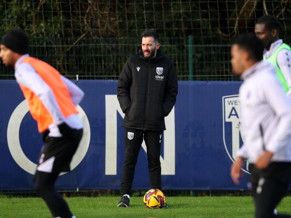 Carlos Corberán watching a training session 