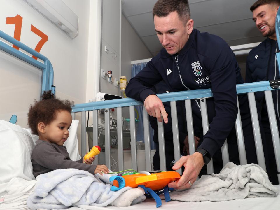 Jed Wallace interacts with a young patient at Midlands Metropolitan University Hospital 