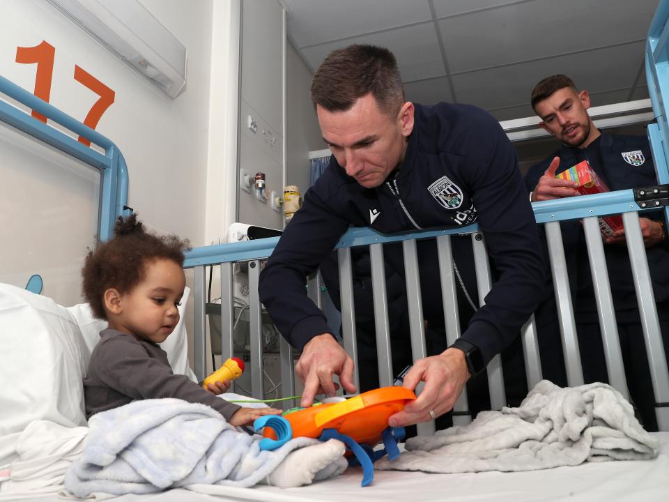 Jed Wallace interacts with a young patient at Midlands Metropolitan University Hospital 