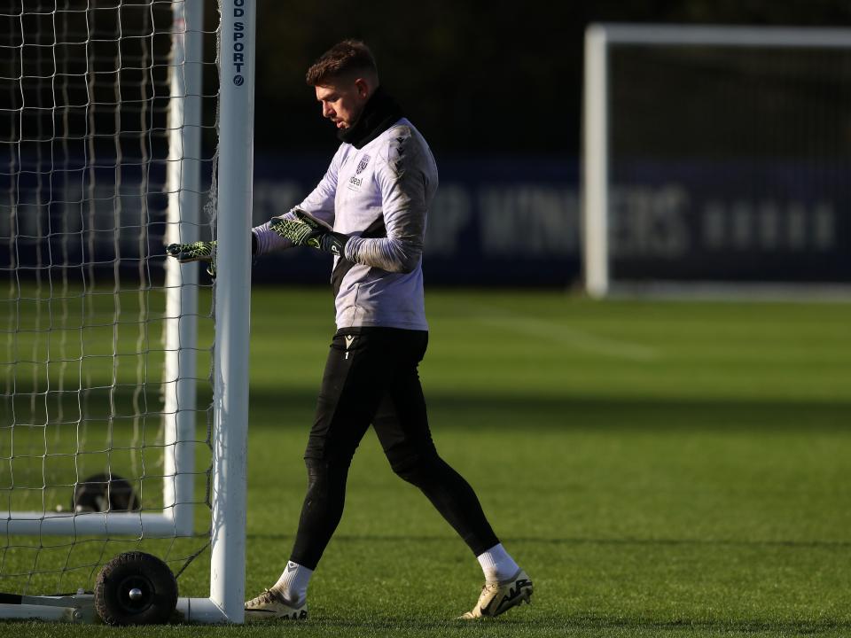 Alex Palmer looking at his gloves in the middle of a session 