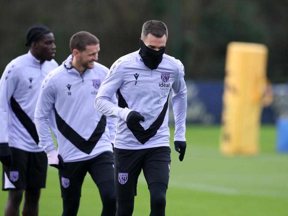 Jed Wallace with a snood on in training 