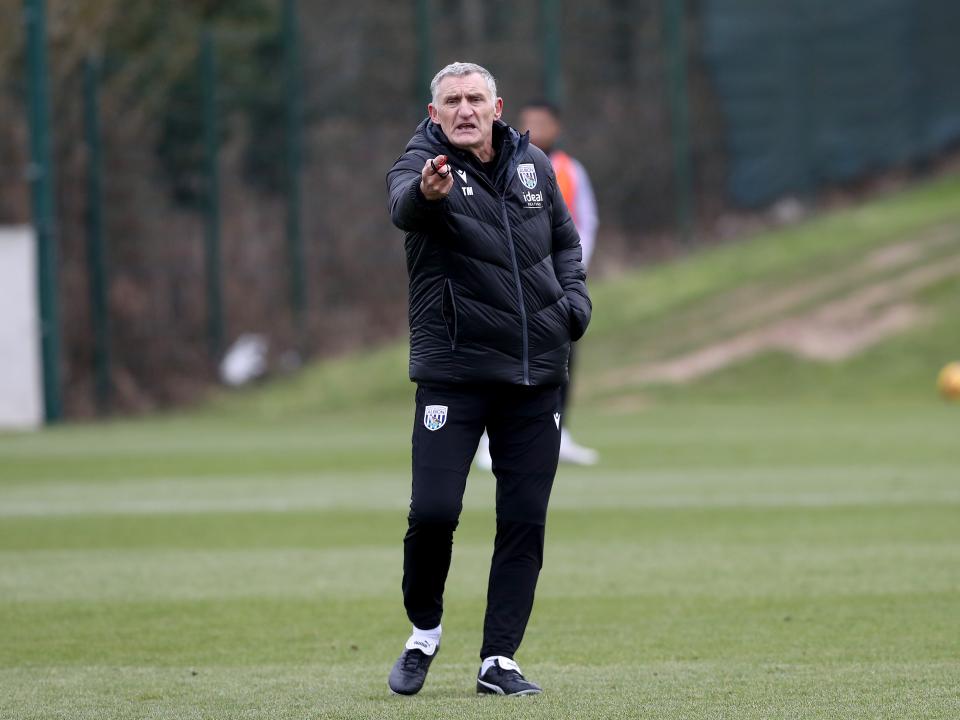 Tony Mowbray watching a training session