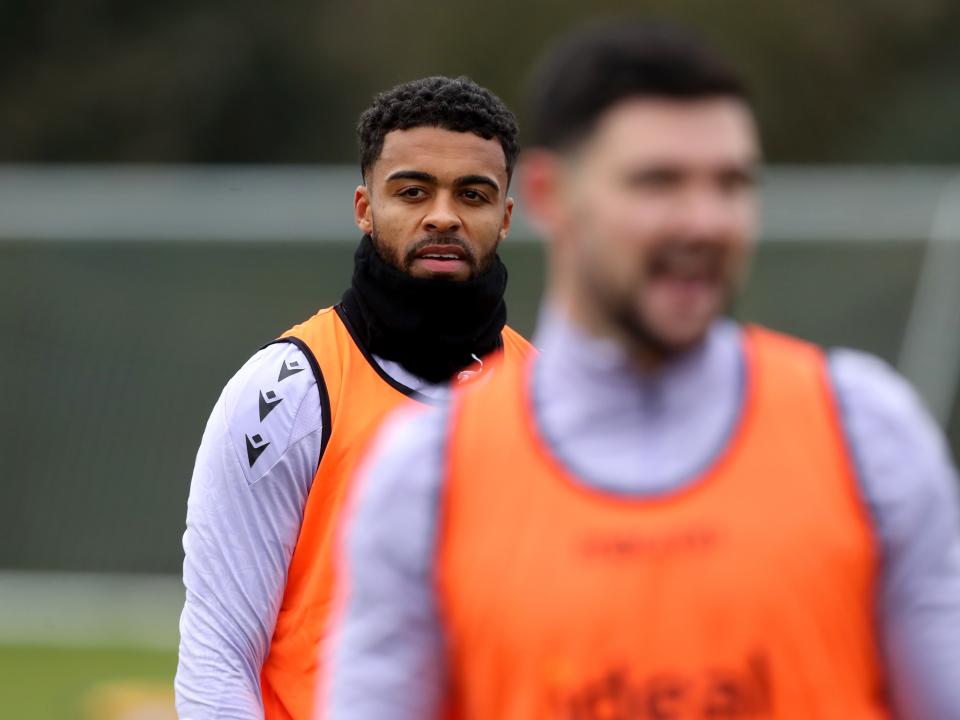 Darnell Furlong and Alex Mowatt wearing orange bibs in training 