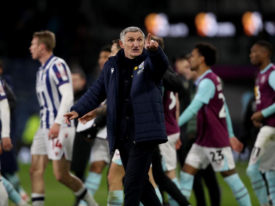Tony Mowbray pointing at the end of the game at Burnley 
