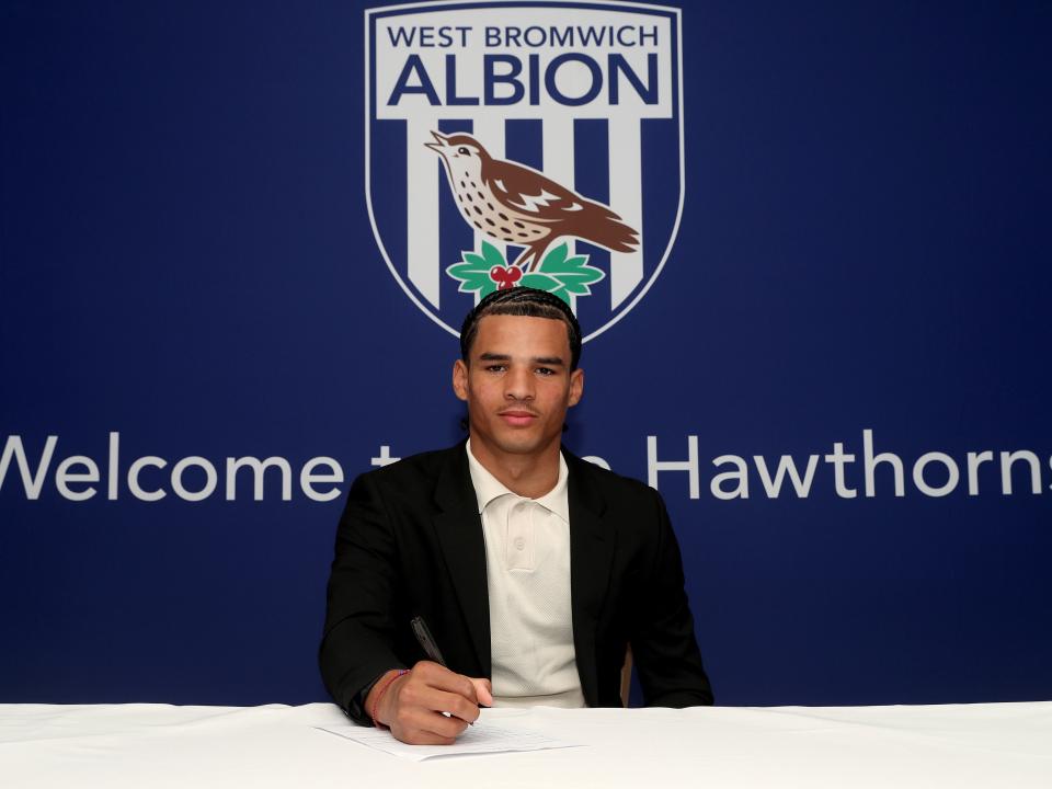 A photo of Albion scholar Antonio Perkins signing scholarship terms ahead of the 2025/26 season