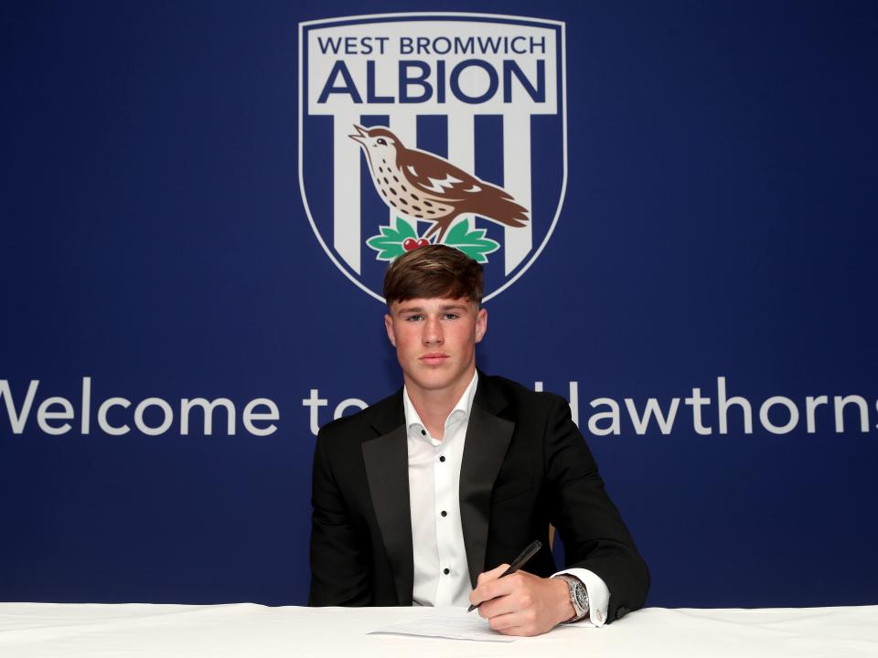 A photo of Albion scholar George Shaw signing scholarship terms ahead of the 2025/26 season