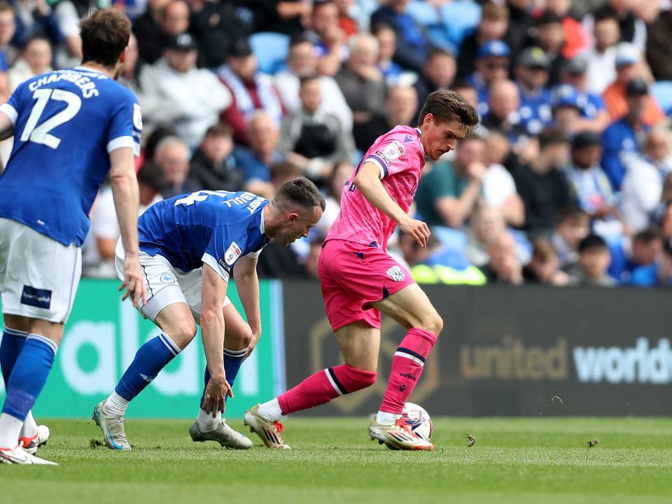 An image of Tom Fellows playing against Cardiff