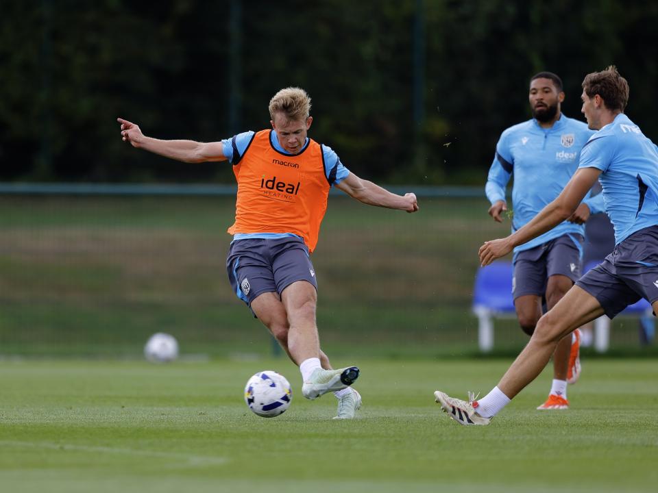 Aune Heggebø shooting during a training session