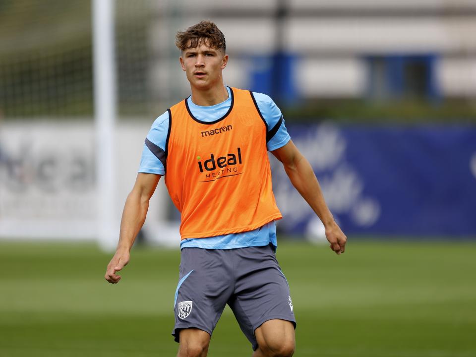 Cole Deeming looking out for the ball during a training session