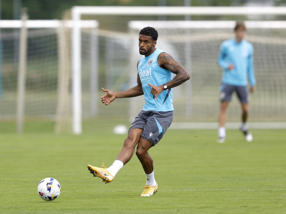 Darnell Furlong passing the ball during a training session in Austria