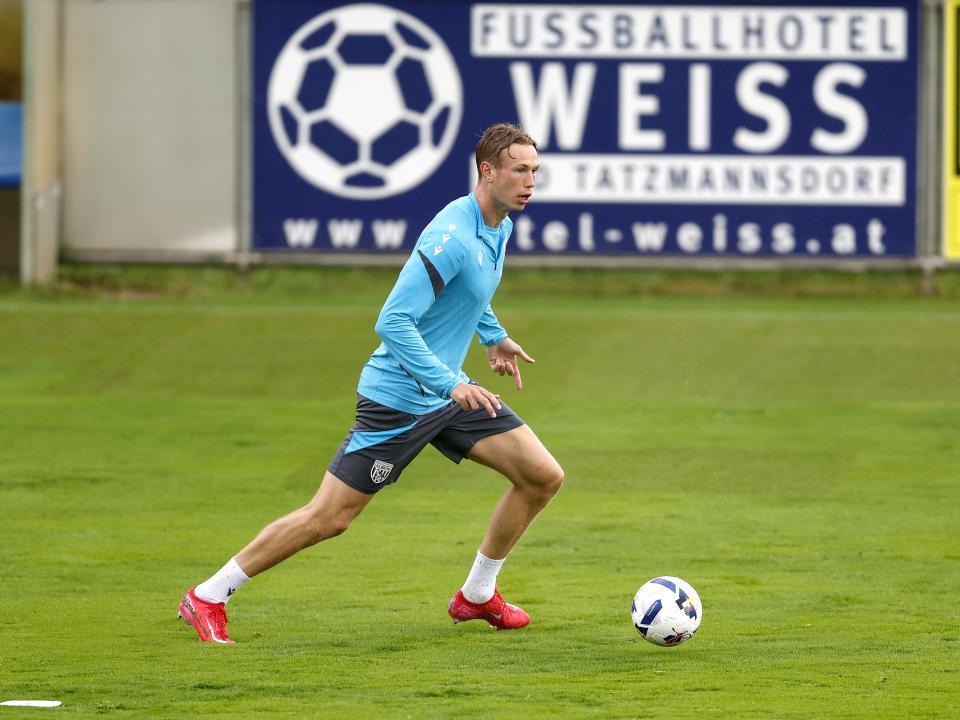 Torbørn Heggem on the ball during a training session in the rain