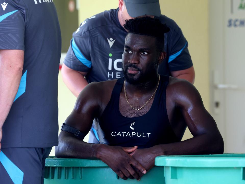 Daryl Dike sitting in an ice bath after training 