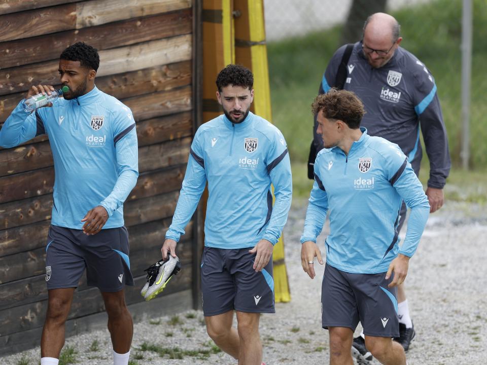 Mikey Johnston talking to Callum Styles on the way to training