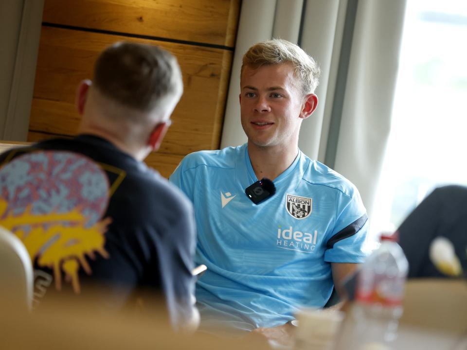 Aune Heggebø being interviewed in Austria by a journalist