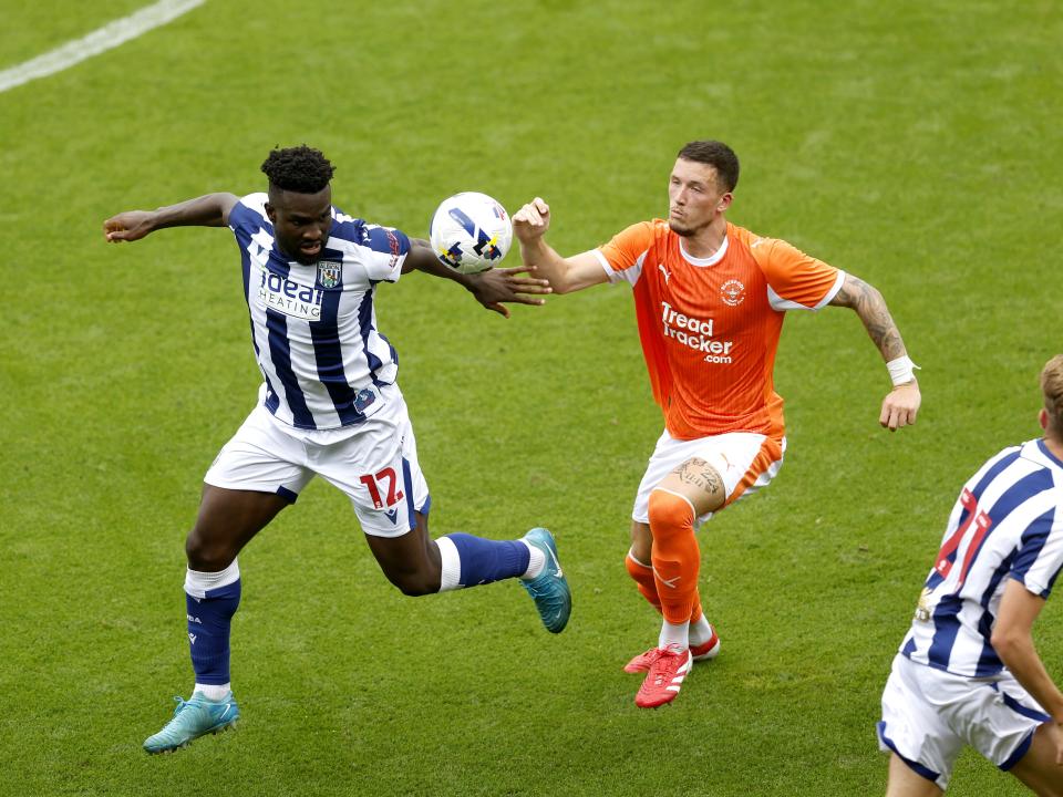 Daryl Dike in action against Blackpool