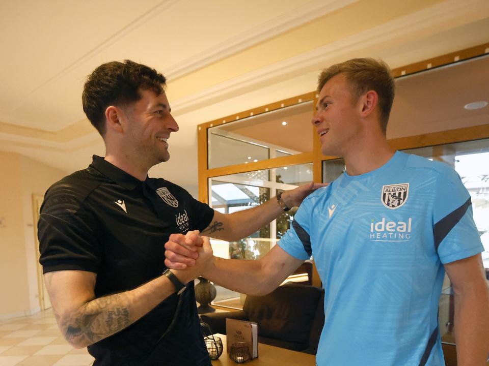 Ryan Mason meeting Aune Heggebø and shaking his hand
