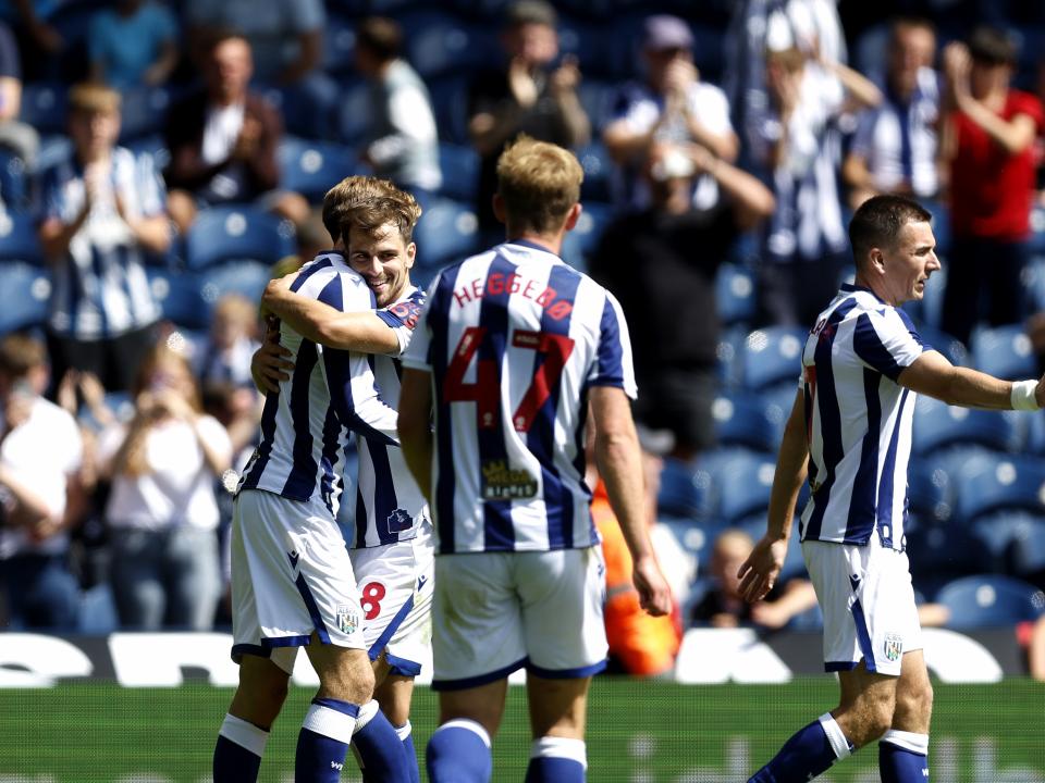 Jayson Molumby celebrates with team-mates after scoring against Rayo Vallecano