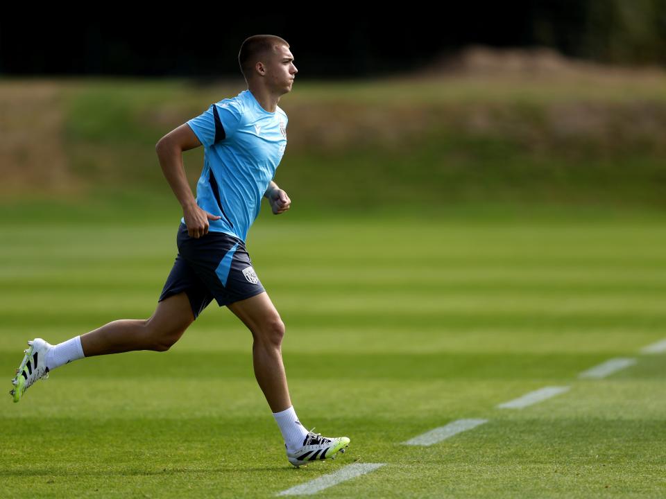 Alfie Gilchrist running in training 