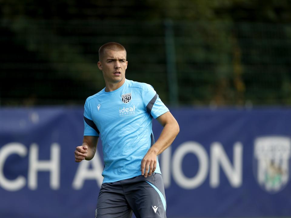 Alfie Gilchrist running in training 