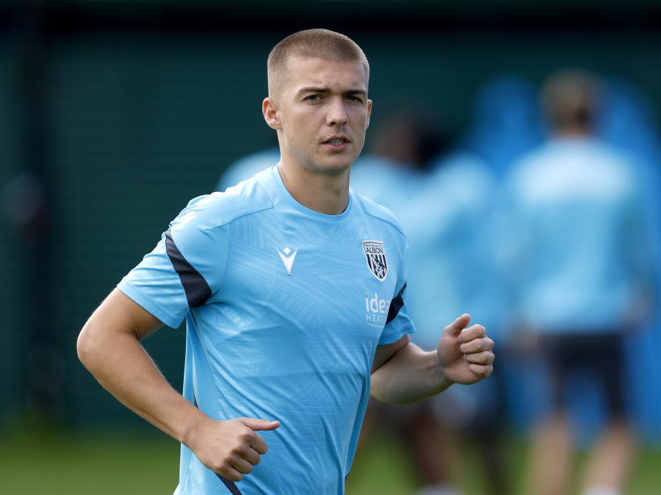 Alfie Gilchrist running in training 