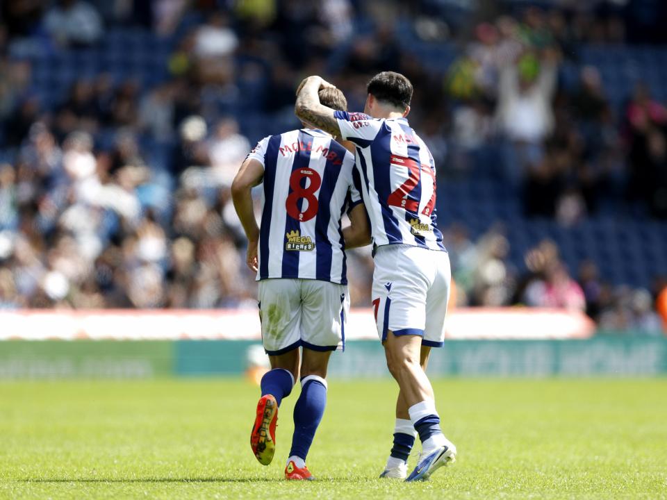 Jayson Molumby celebrates with Alex Mowatt after scoring against Rayo Vallecano