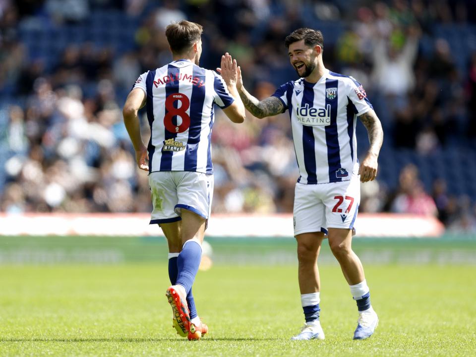 Jayson Molumby celebrates with Alex Mowatt after scoring against Rayo Vallecano