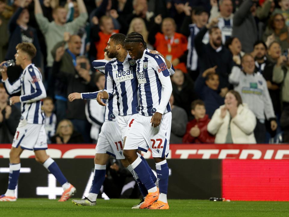 Samuel Iling-Junior celebrates scoring against Leicester with team-mates