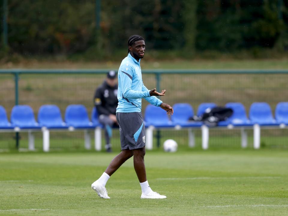 Samuel Iling-Junior in action during training 