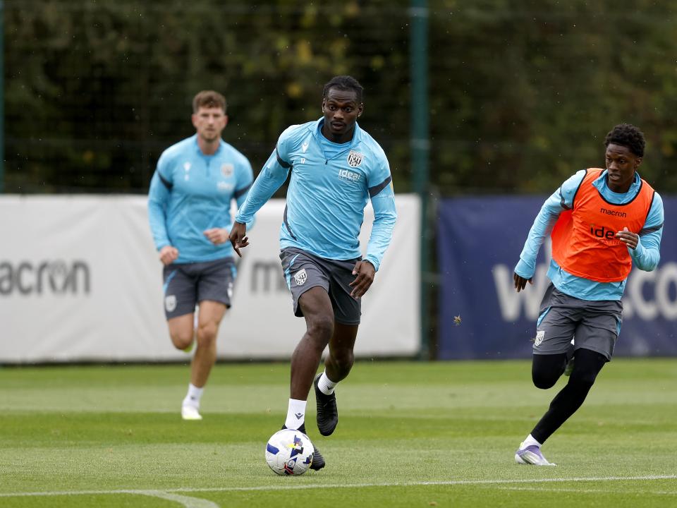 Ousmane Diakité on the ball during training