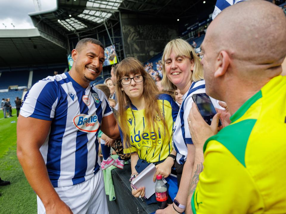 Jake Livermore and fans.