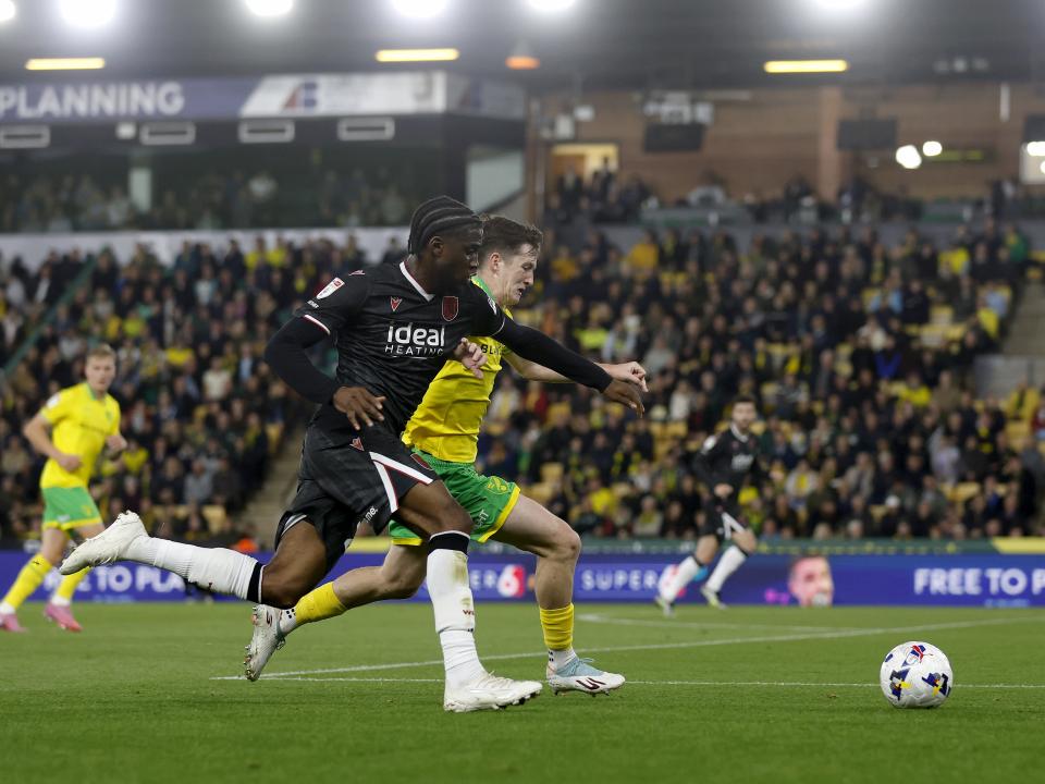 Samuel Iling-Junior running with the ball against Norwich 