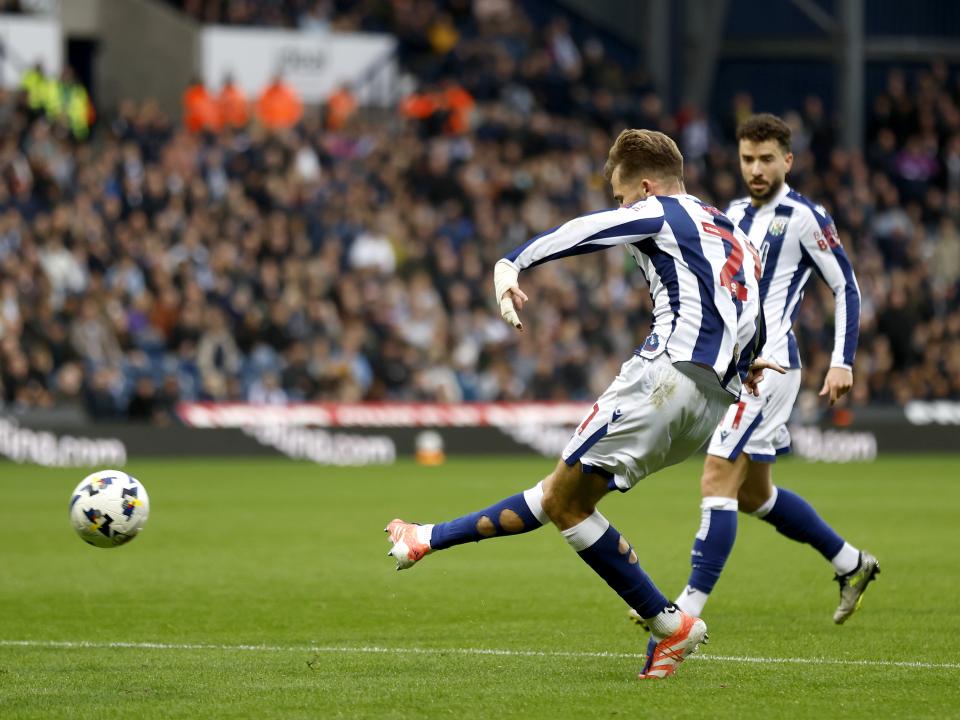 Isaac Price shooting and scoring against PNE