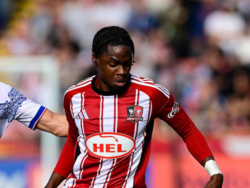 Akeel Higgins in action for Exeter in their home kit 