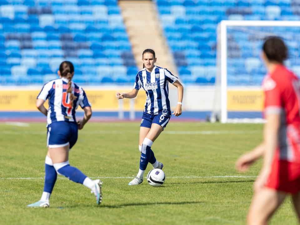 An image of Izzy Green playing for Albion Women