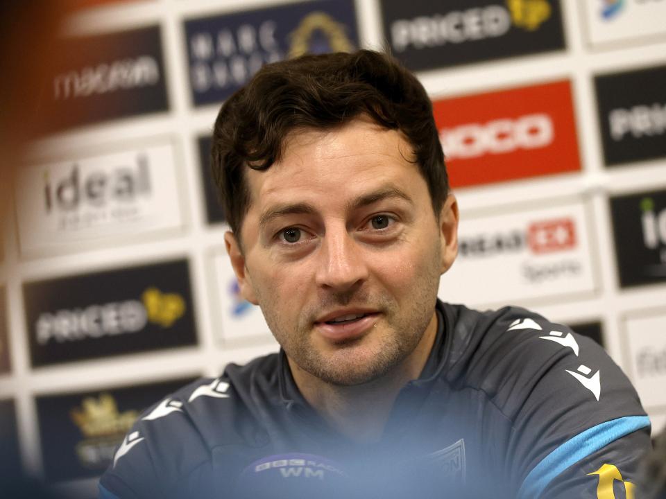 An image of Ryan Mason conducting a pre-match press conference