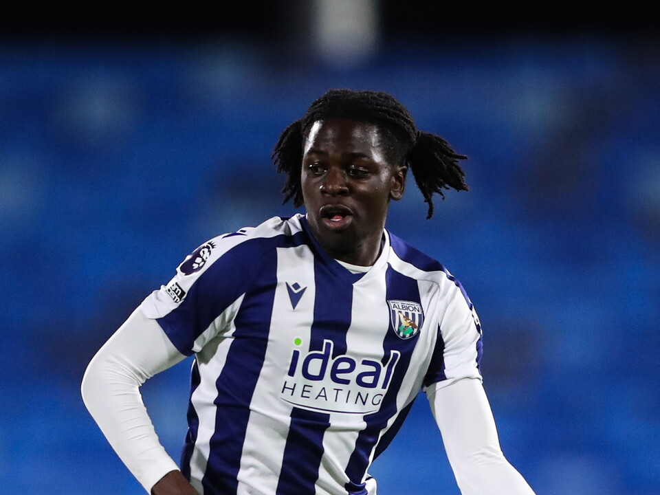 Torin Ntege in action for Albion's PL2 team in the home kit 
