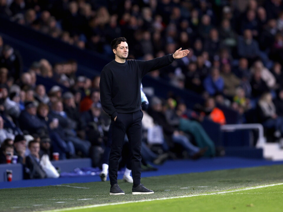 Ryan Mason on the side of the pitch against Swansea 