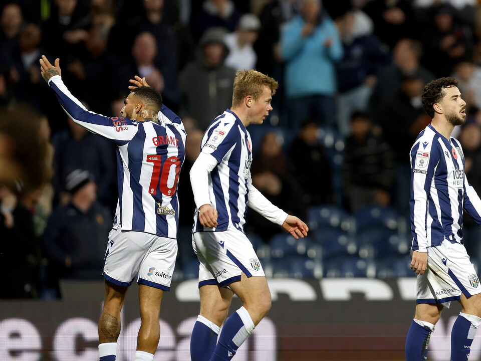 Aune Heggebø celebrates scoring against Oxford with team-mates