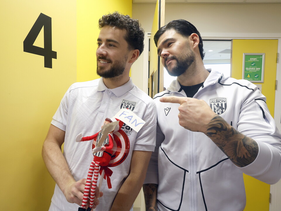 Mikey Johnston and Alex Mowatt smiling while on a ward at Midlands Met hospital 