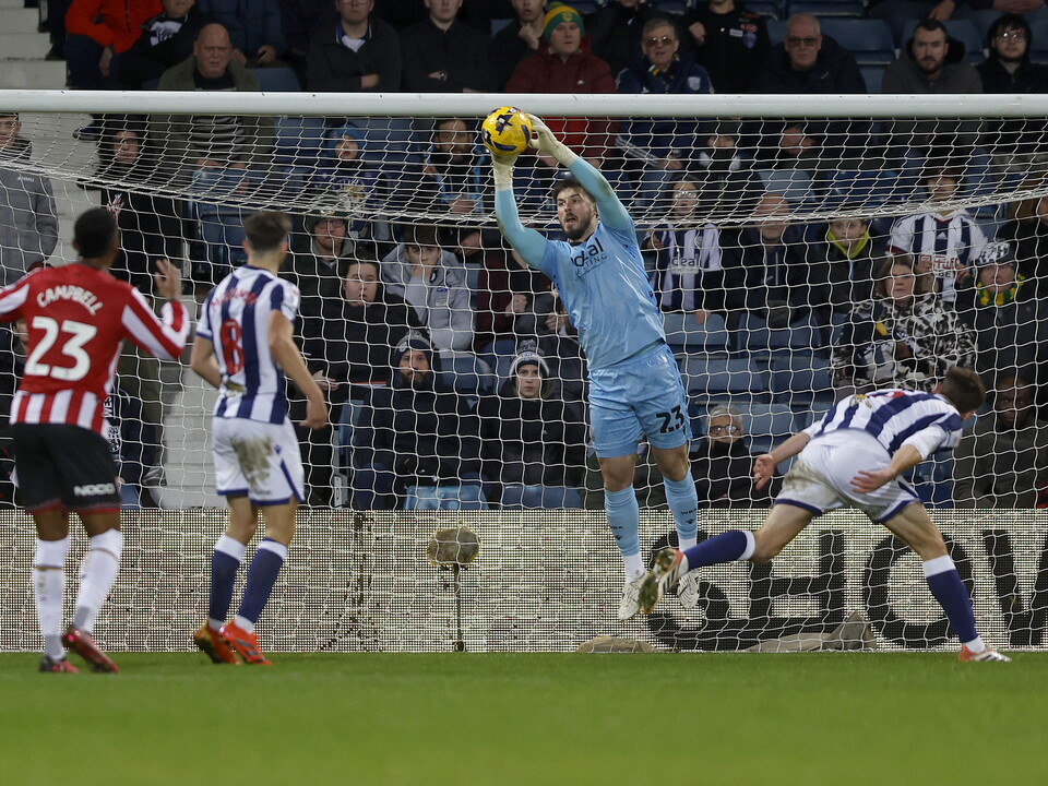 Joe Wildsmith catching the ball against Sheffield United 