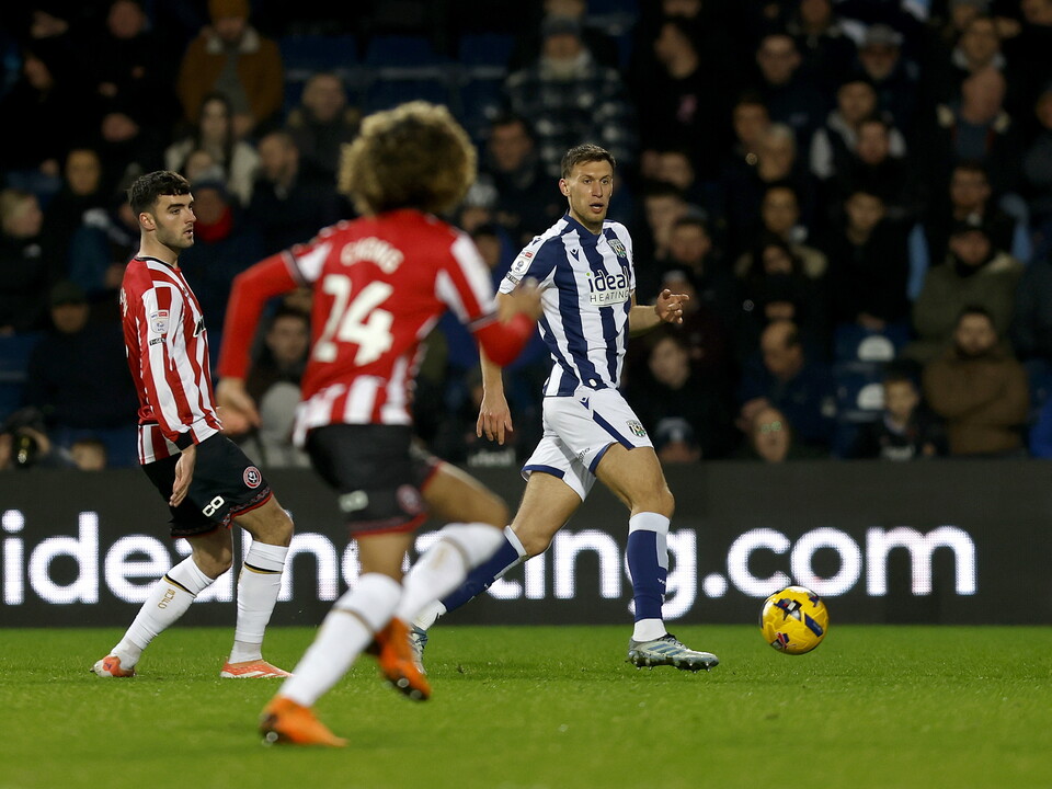 Krystian Bielik on the ball against Sheffield United 