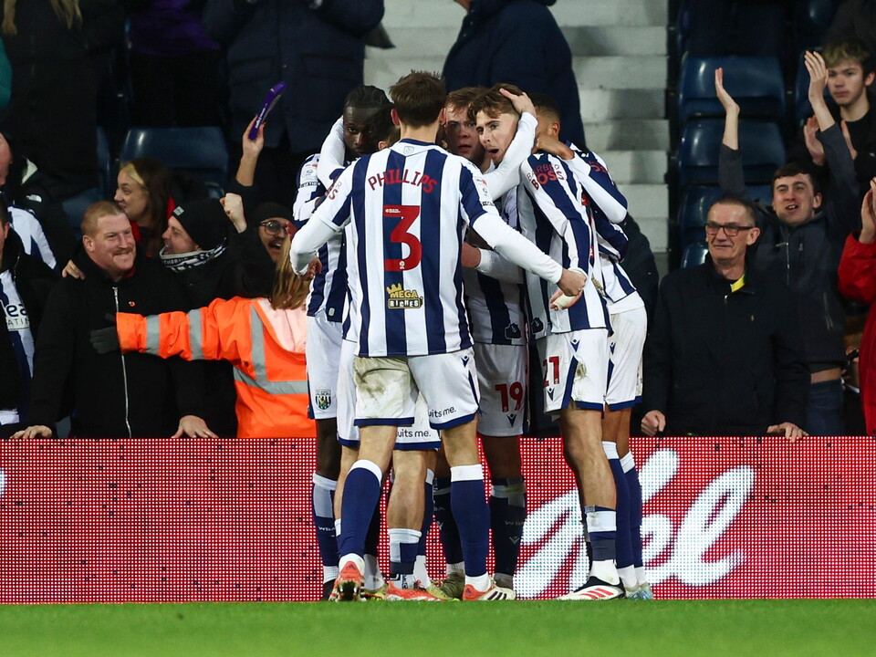 Several players celebrate Aune Heggebø's goal against Sheffield United 