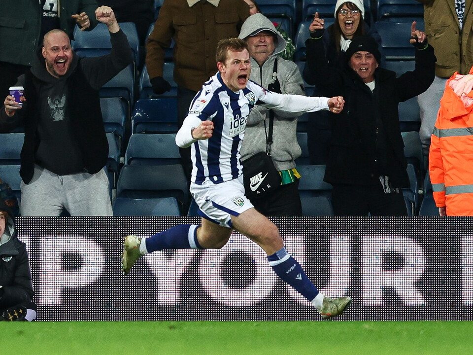 Aune Heggebø scoring against Sheffield United 